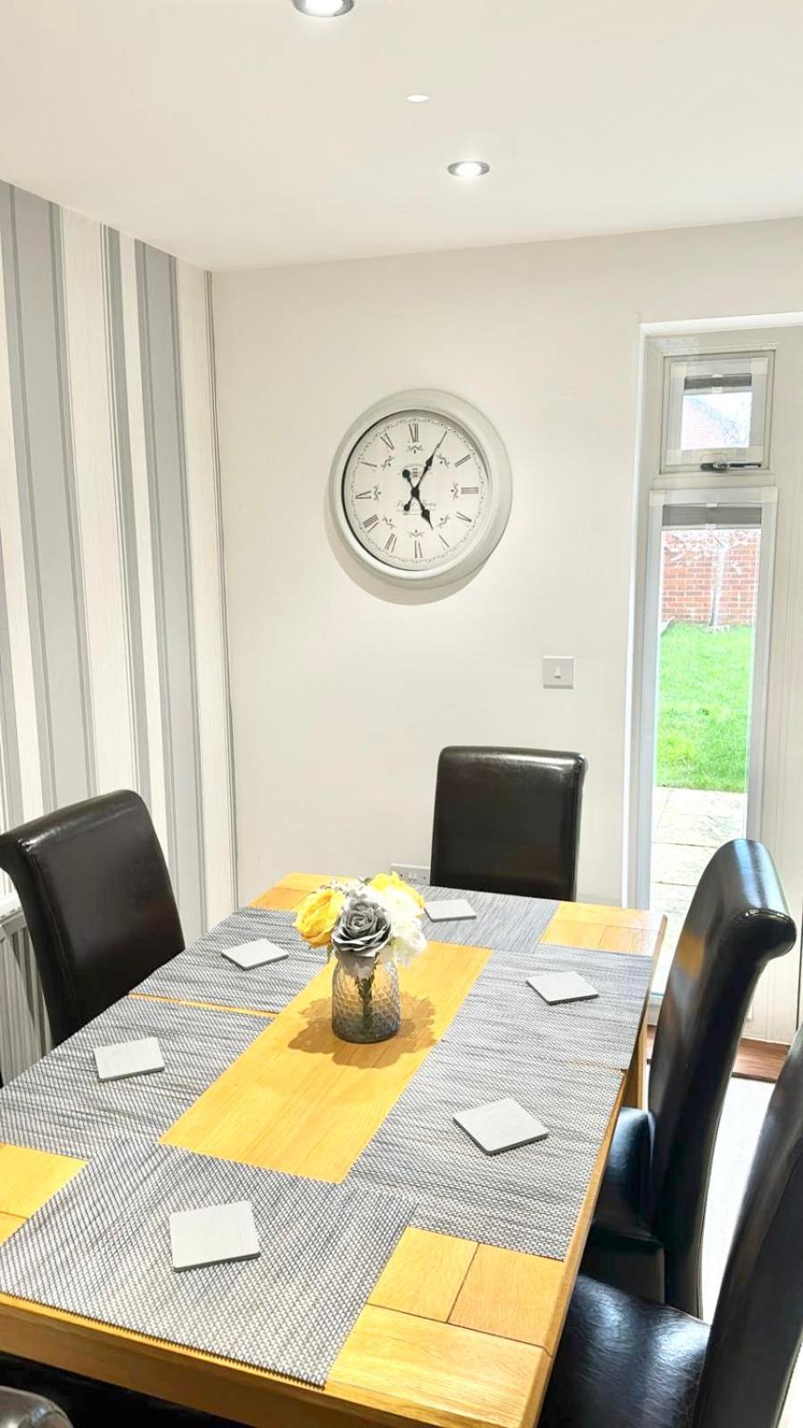 Folkestone Central Family Home: 3BR with Parking Exterior photo
