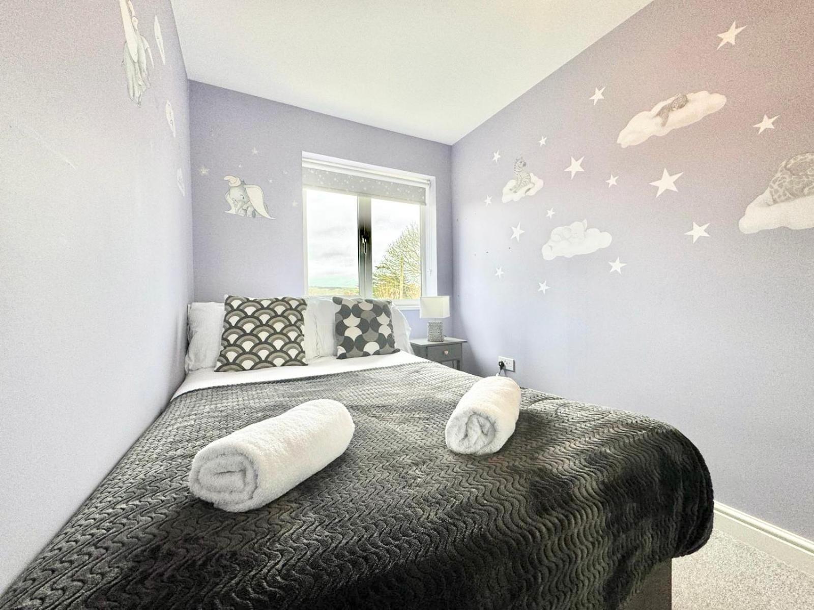 Folkestone Central Family Home: 3BR with Parking Exterior photo