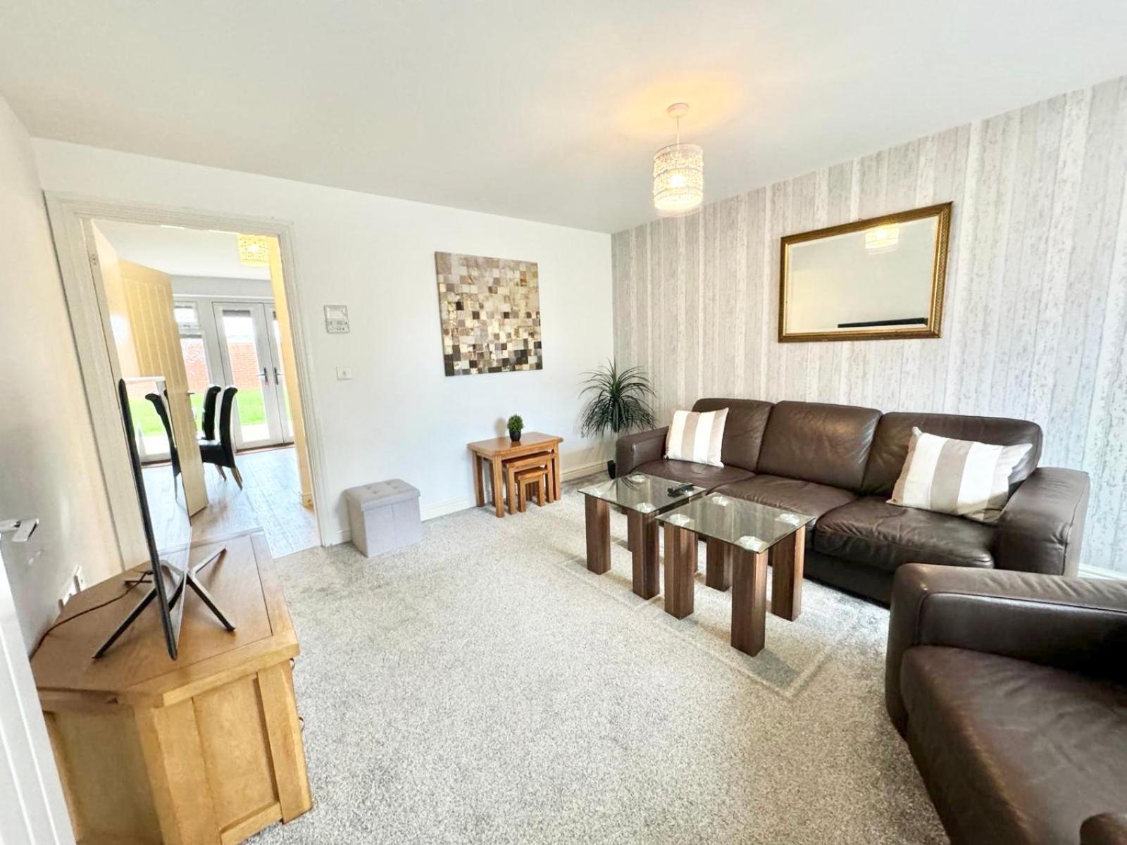 Folkestone Central Family Home: 3BR with Parking Exterior photo