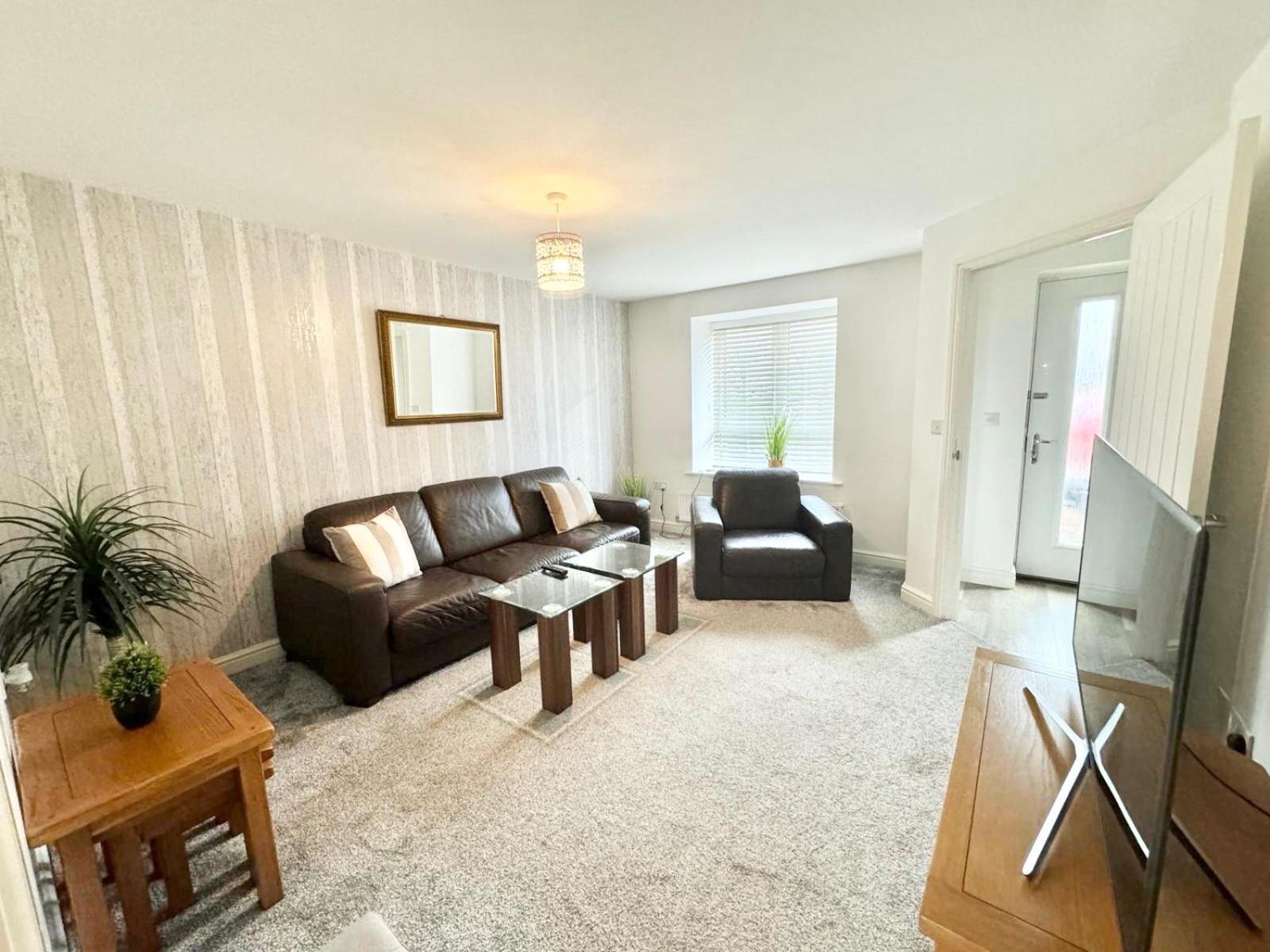 Folkestone Central Family Home: 3BR with Parking Exterior photo
